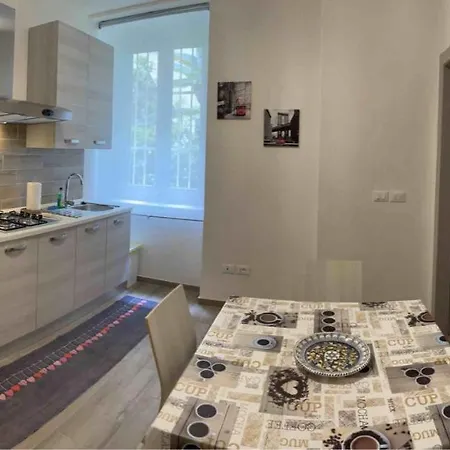 Viale84 * ترييستي